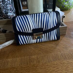 NWT Vera wristlet (blue and white)